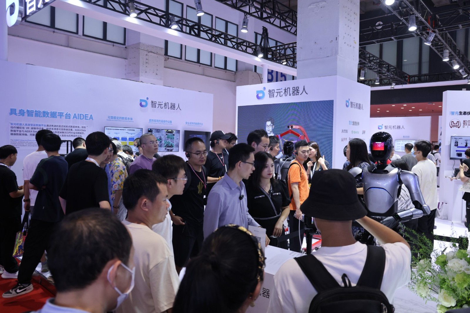 永利yl23411集团机器人亮相世界机器人大会WRC